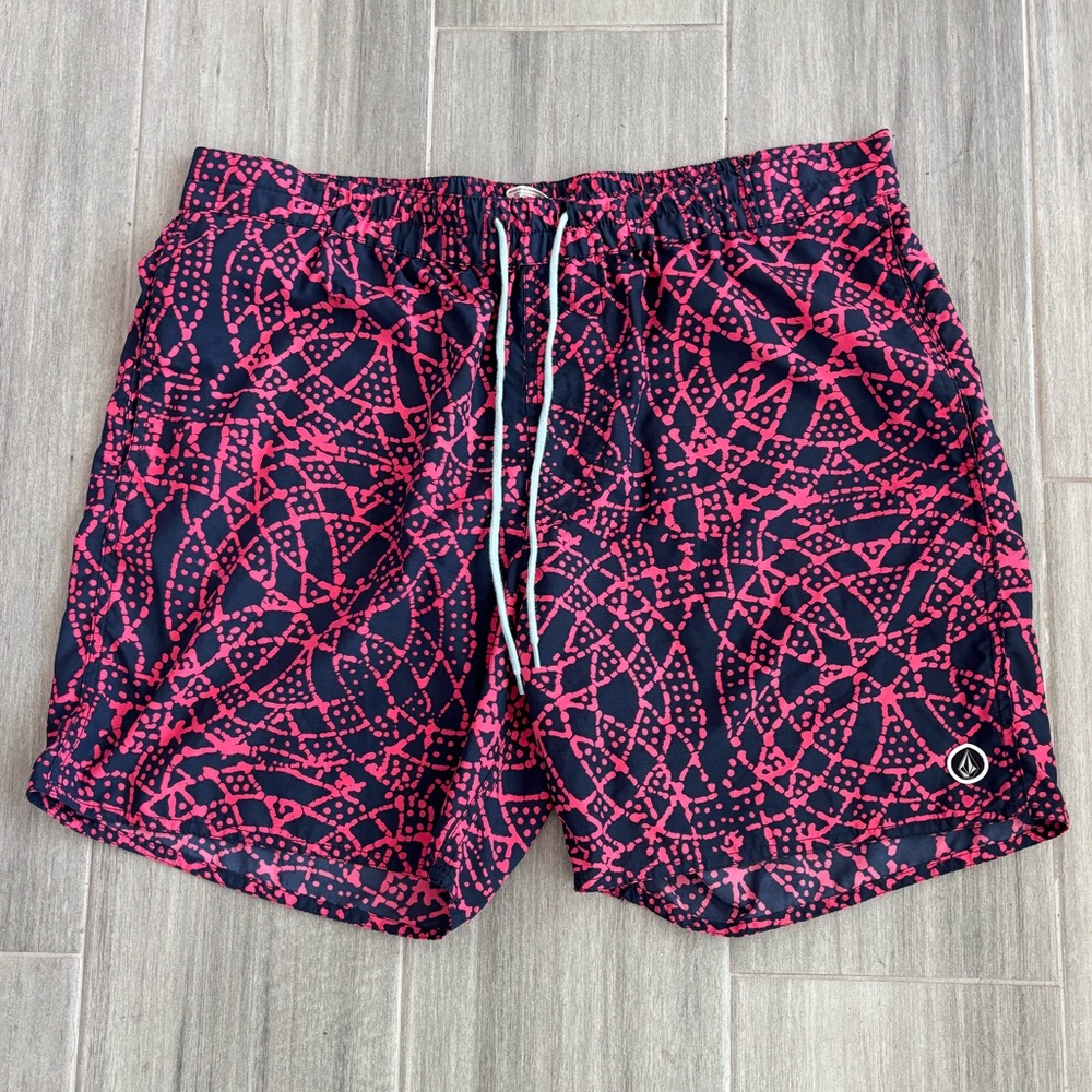 VOLCOM Board Shorts Swim Suit Men’s XL Pink Navy Blue Design